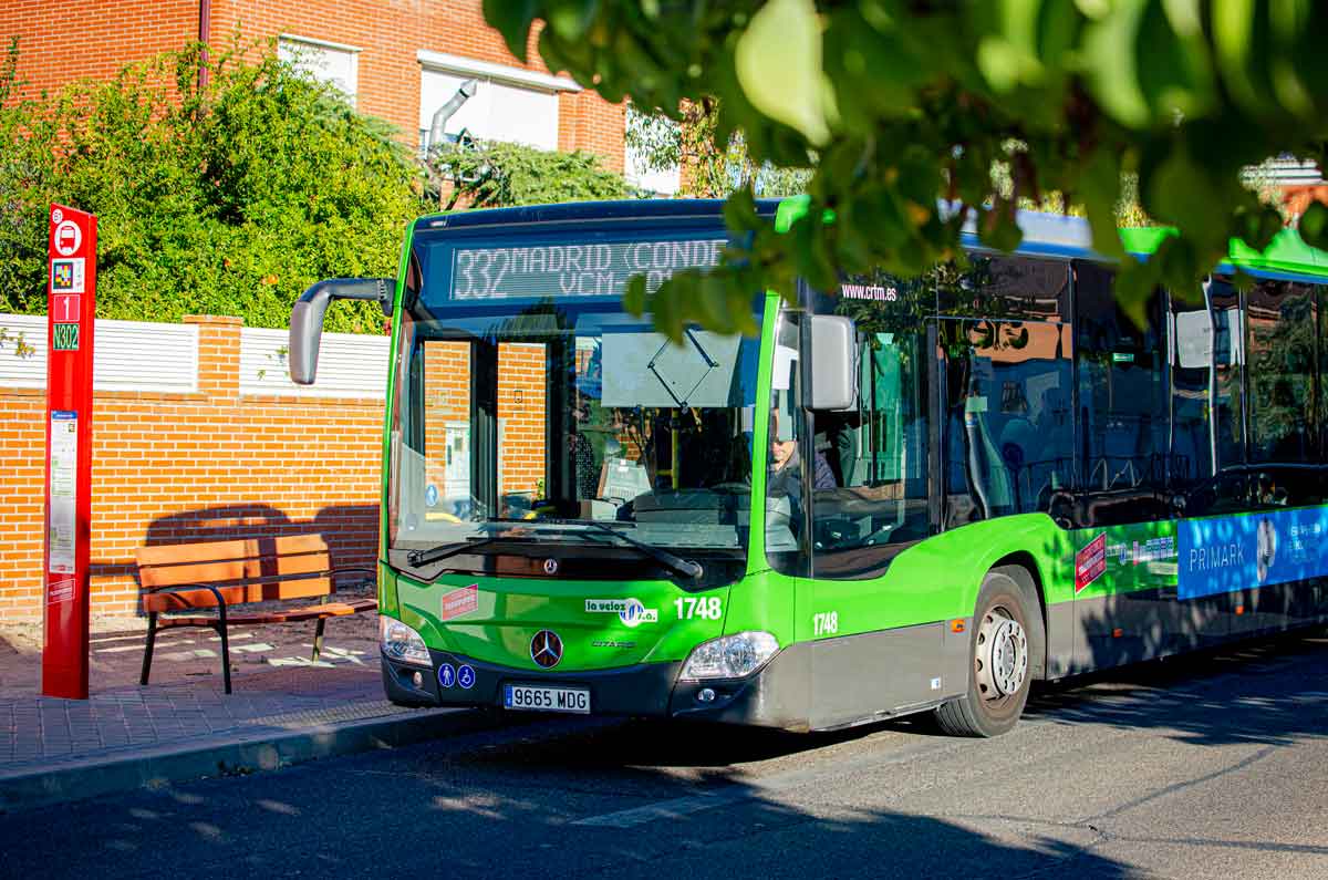 para de autobús en una zona residencial de Rivas Vaciamadrid